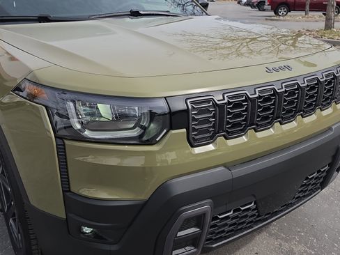 New 2026 Jeep Cherokee Laredo image 9