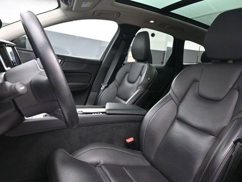 Used 2022 Volvo XC60 B5 Inscription w/ Advanced Package image 9