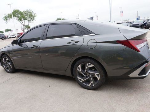 Used 2024 Hyundai Elantra Limited FWD image 3