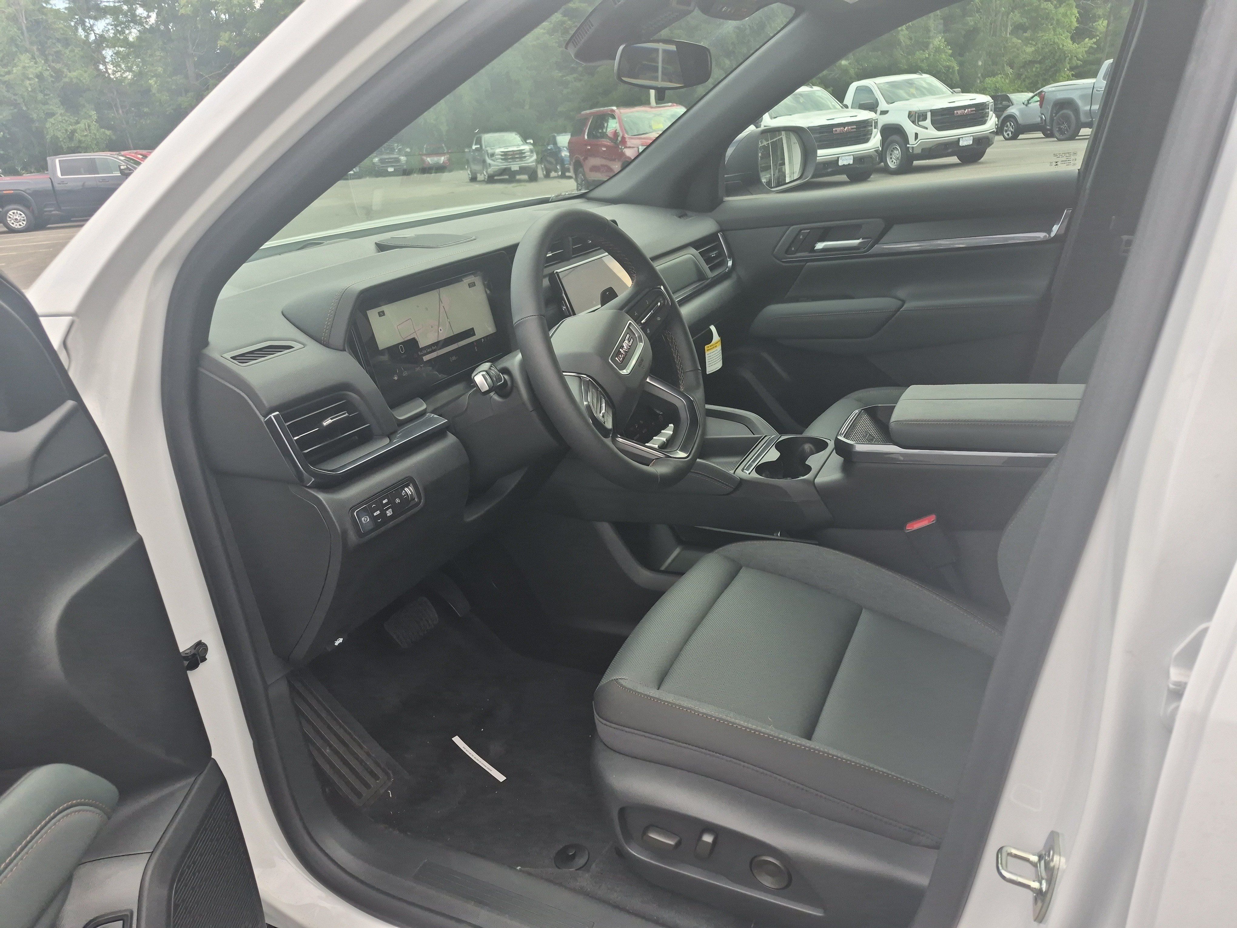 Used 2026 GMC Terrain AT4 AWD/4WD image 9