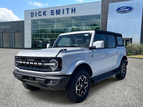 New 2025 Ford Bronco Outer Banks image 3