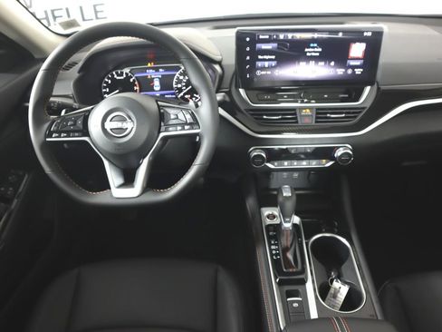 New 2025 Nissan Altima 2.5 SR w/ SR Premium Package image 24