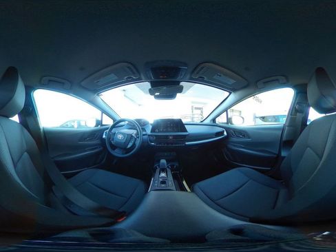 Used 2025 Toyota Prius LE image 38