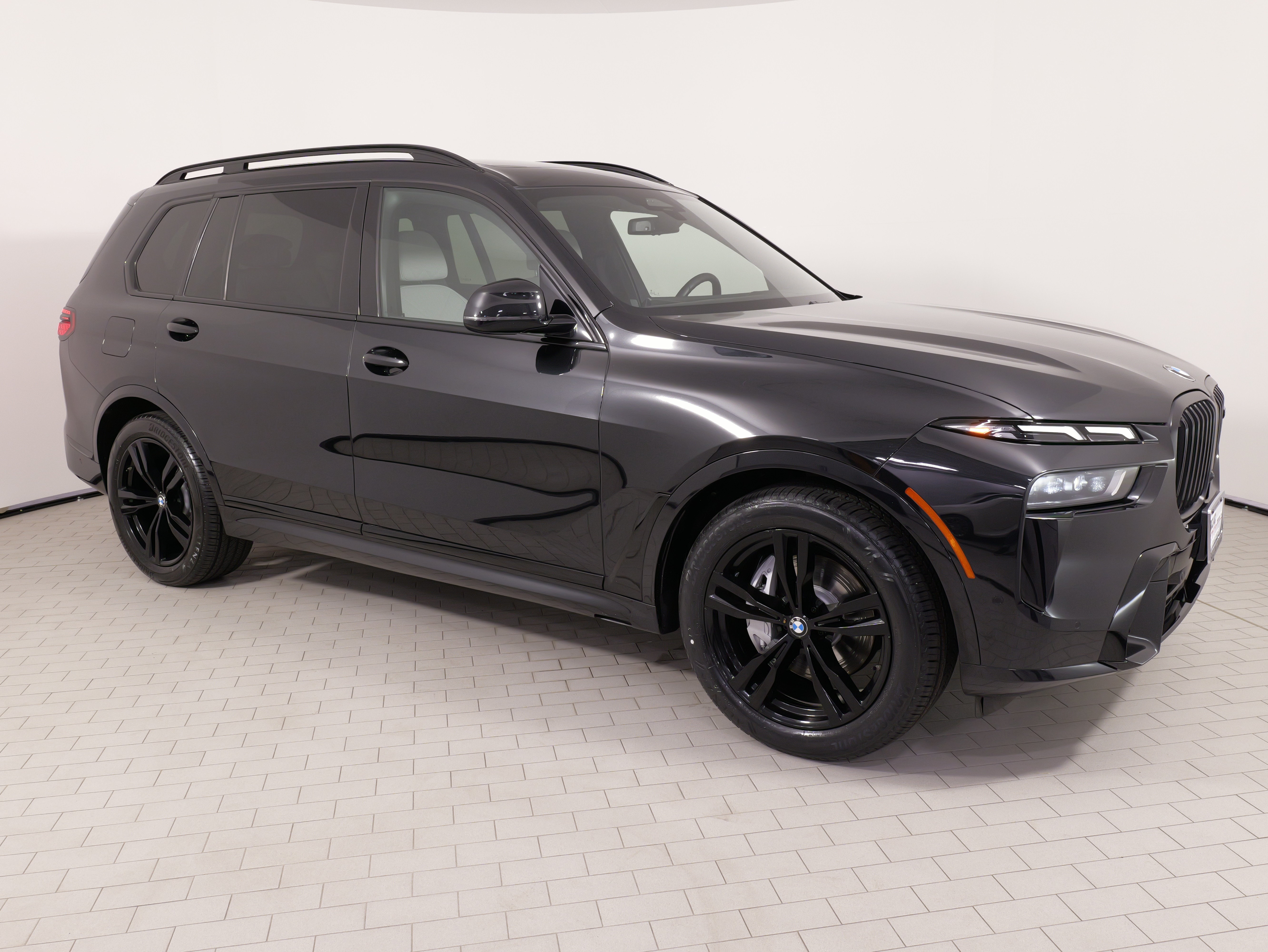 Used 2024 BMW X7 xDrive40i w/ M Sport Package AWD/4WD image 9