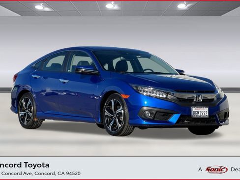 Used 2018 Honda Civic Touring image 1