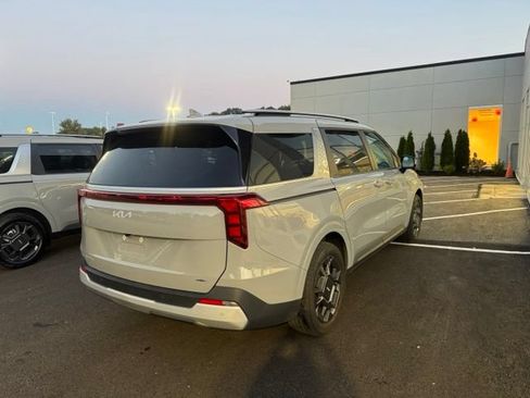 Certified 2025 Kia Carnival EX FWD image 4
