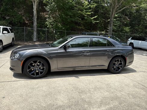Used 2023 Chrysler 300 Touring w/ Sport Appearance Package RWD image 4