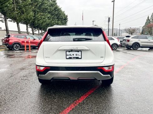 New 2025 Kia Niro EX Touring image 9