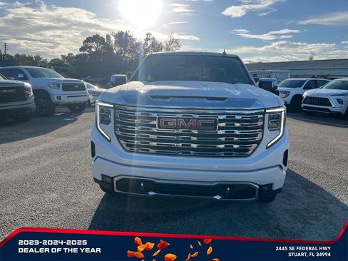 Used 2023 GMC Sierra 1500 Denali w/ Denali Reserve Package AWD/4WD image 2
