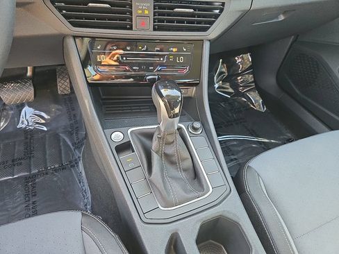Used 2025 Volkswagen Jetta SE FWD image 26