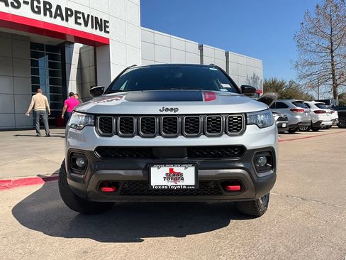 Used 2025 Jeep Compass Trailhawk image 3