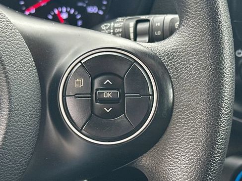 Used 2020 Kia Soul LX FWD image 28