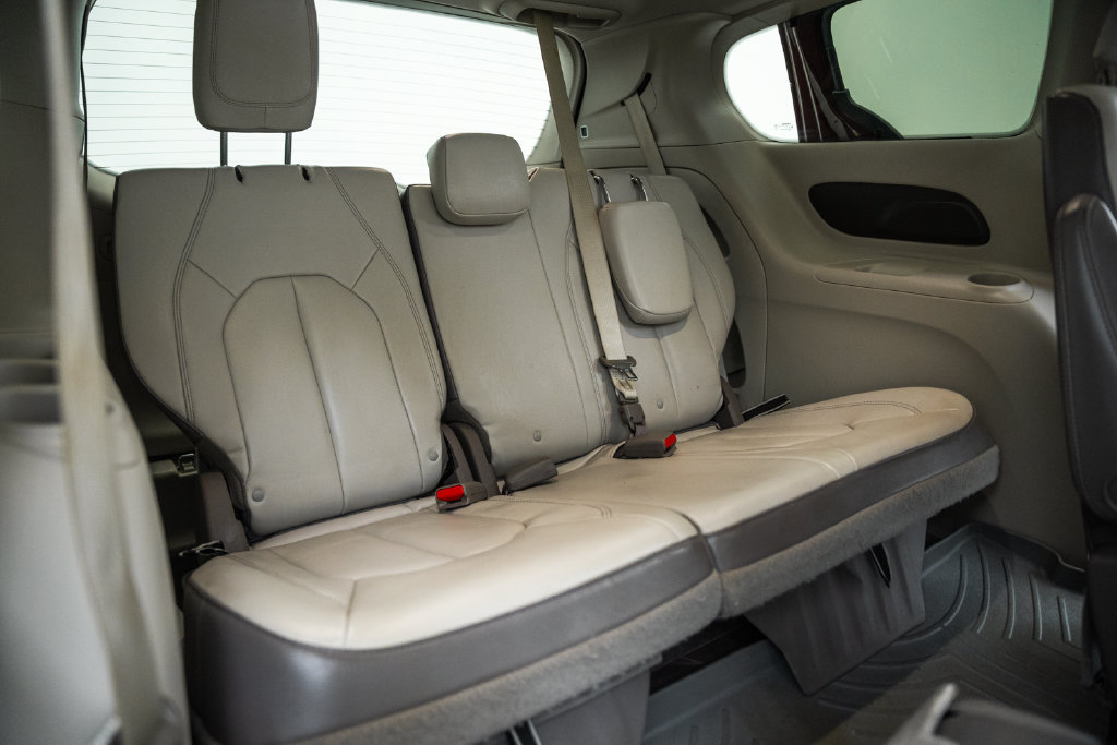 Used 2017 Chrysler Pacifica Touring-L FWD image 33