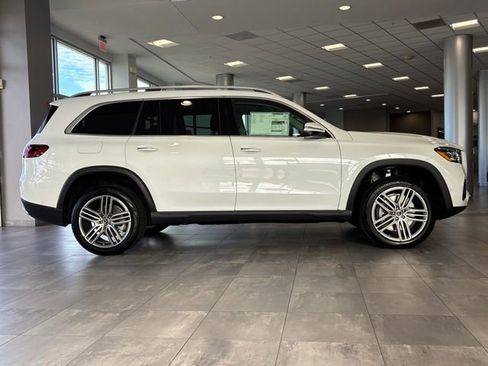 New 2026 Mercedes-Benz GLS 450 4MATIC image 2