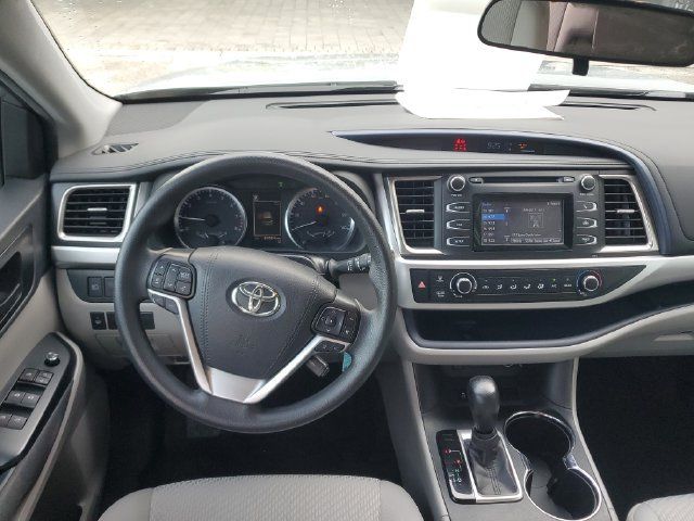 Used 2019 Toyota Highlander LE FWD image 13