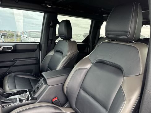 Used 2025 Ford Bronco Outer Banks w/ Sasquatch Package AWD/4WD image 13