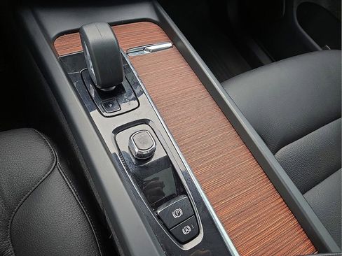 Certified 2023 Volvo XC60 B5 Plus w/ Climate Package image 30