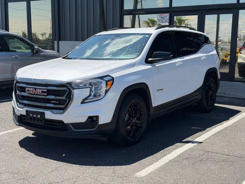 Used 2024 GMC Terrain AT4 AWD/4WD image 2