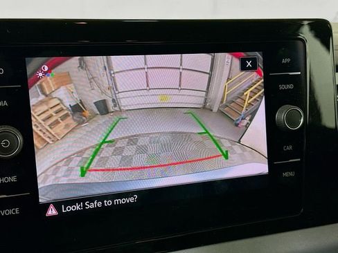 Used 2025 Volkswagen Jetta SE w/ Sunroof Package image 14