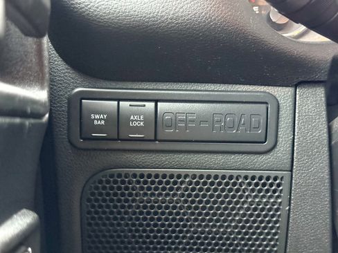 Used 2018 Jeep Wrangler Unlimited Rubicon w/ Connectivity Group image 34