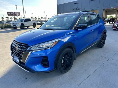 Certified 2024 Nissan Kicks SR w/ SR Premium Package image 3