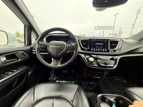 Used 2020 Chrysler Pacifica Touring-L Plus w/ S Appearance Package FWD image 34