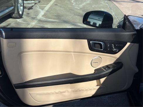 Used 2020 Mercedes-Benz SLC 300 w/ Premium Package image 22