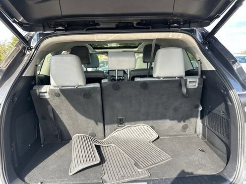 Used 2023 Toyota Highlander Platinum AWD/4WD image 10