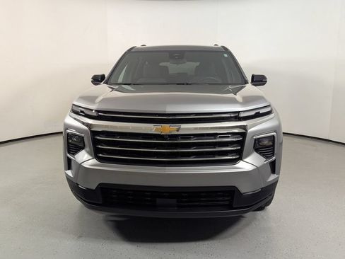 Used 2025 Chevrolet Traverse LT w/ LPO, Floor Liner Package FWD image 2