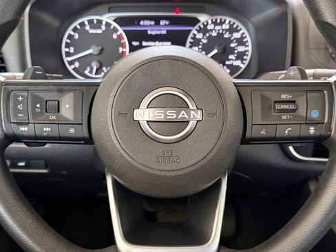 Used 2024 Nissan Rogue SV FWD image 6