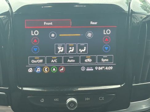 Used 2021 Chevrolet Traverse RS FWD image 17