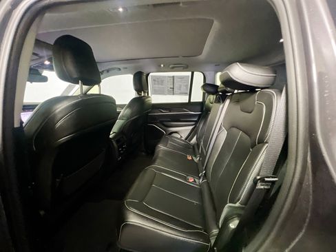 Used 2022 Jeep Grand Cherokee Limited RWD image 29