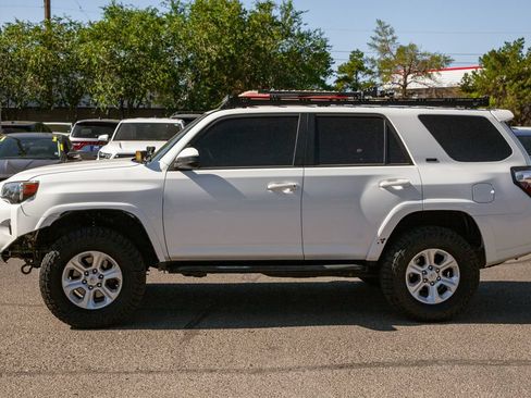 Used 2020 Toyota 4Runner SR5 AWD/4WD image 8