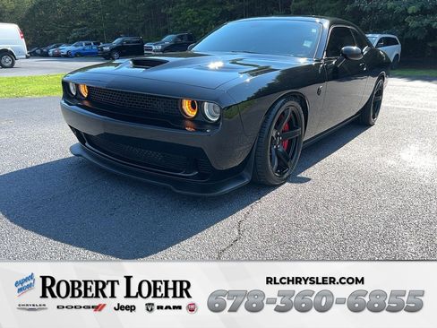 Used 2017 Dodge Challenger SRT Hellcat RWD image 1