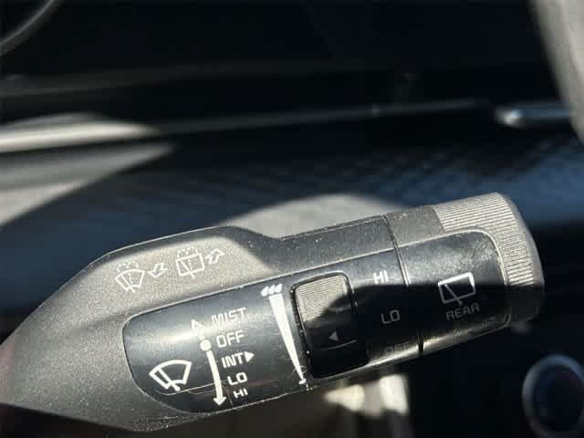 Used 2022 Kia Carnival LX FWD image 24