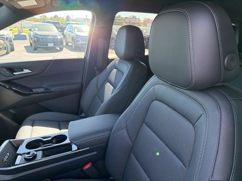 New 2026 Chevrolet Equinox LT w/ Convenience Package II FWD image 8