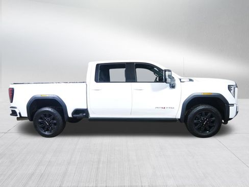 Used 2024 GMC Sierra 3500 AT4 image 8