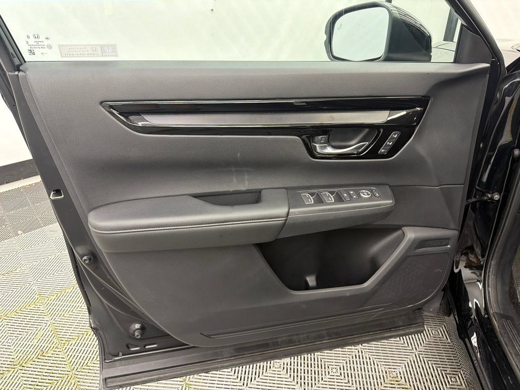 Used 2025 Honda CR-V EX-L image 11