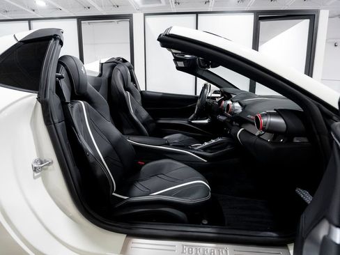 Used 2023 Ferrari 812 GTS RWD image 3