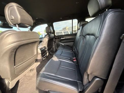 Used 2024 Jeep Wagoneer L Series II w/ Flexible Seating Group AWD/4WD image 11