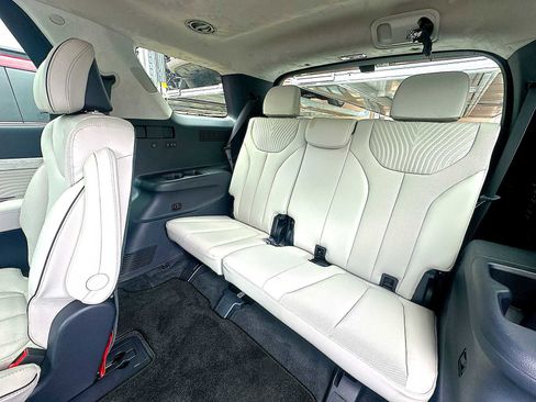 Used 2025 Hyundai Palisade Calligraphy image 16