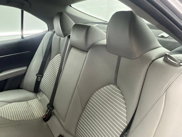 Used 2019 Toyota Camry SE FWD image 6