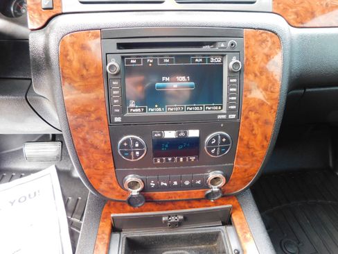 Used 2007 Chevrolet Tahoe LTZ w/ LTZ Preferred Equipment Group image 16