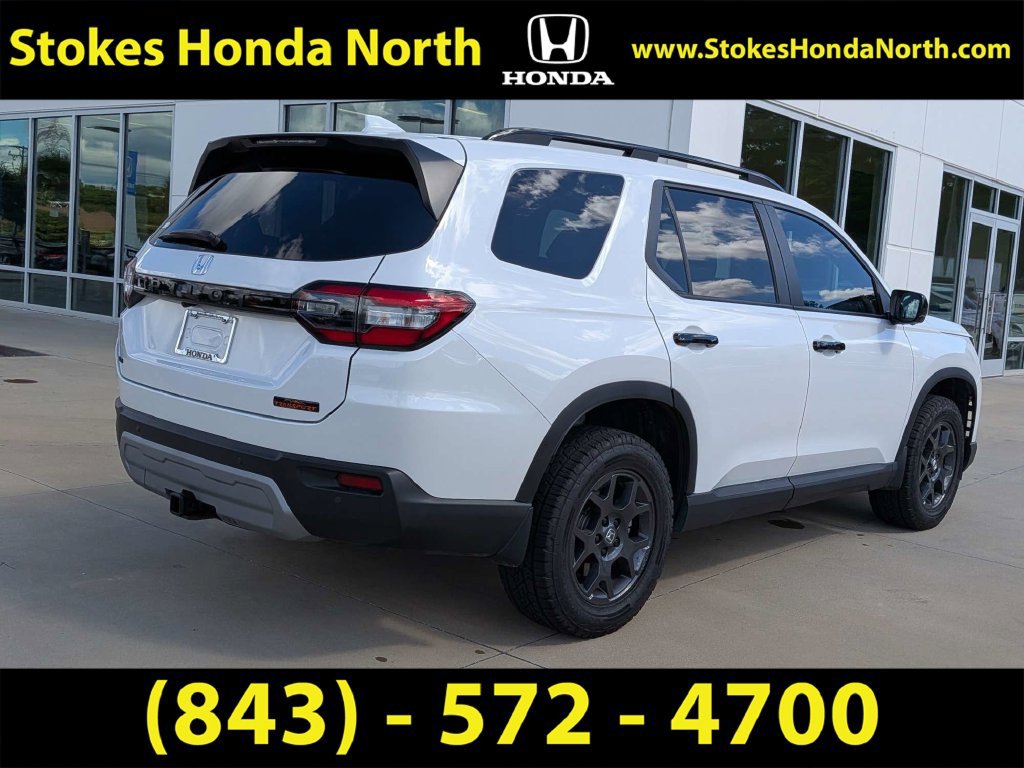 Used 2025 Honda Pilot TrailSport image 4