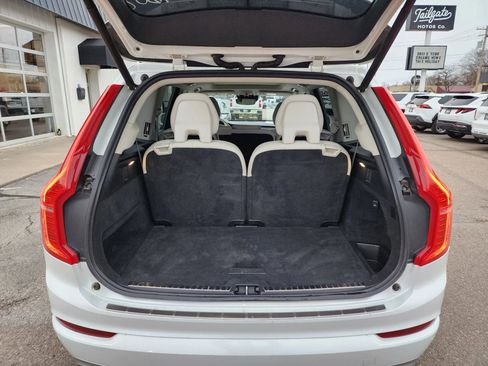 Used 2021 Volvo XC90 T6 Momentum w/ Climate Package image 7