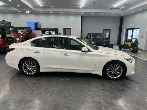 Used 2018 INFINITI Q50 Luxe w/ Essential Package (3.0T Luxe) image 6