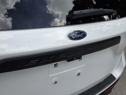 Used 2024 Ford Explorer XLT w/ Equipment Group 202A RWD image 5