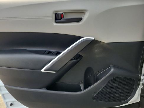 Used 2025 Toyota Corolla Cross L image 17