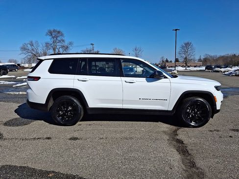 Used 2024 Jeep Grand Cherokee L Laredo AWD/4WD image 13