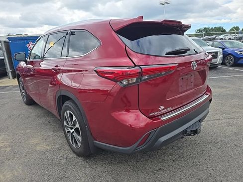 Used 2020 Toyota Highlander XLE AWD/4WD image 5
